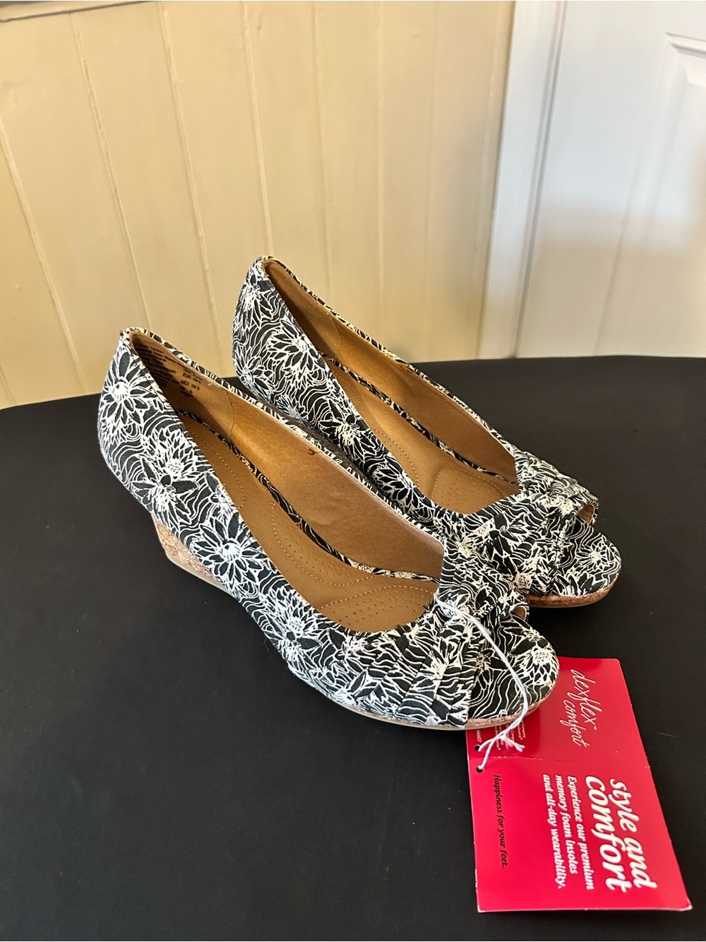 DexFlex Comfort “Karlie” Black & White Floral Wedges/Size 7.5 Wide/NWT
